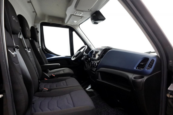 Iveco Daily 40C18 3.0 180pk L2H2 HiMatic Automaat LED/Inrichting/Trekhaak 3500kg 03-2021