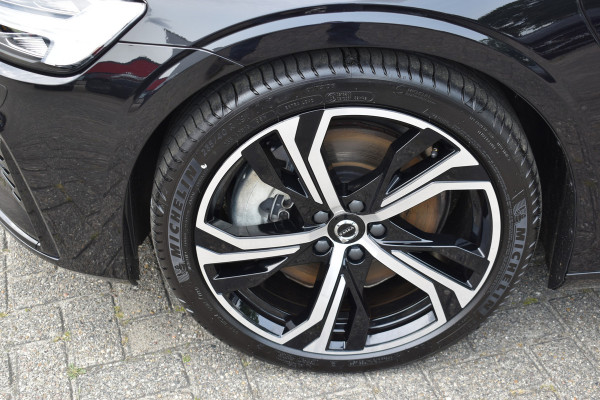 Volvo V60 T6 350 PK Plug-in hybrid AWD Plus Dark ACC | Camera | 19 Inch | Leer | Elec Stoel | Apple Car Play \ Google infotainment