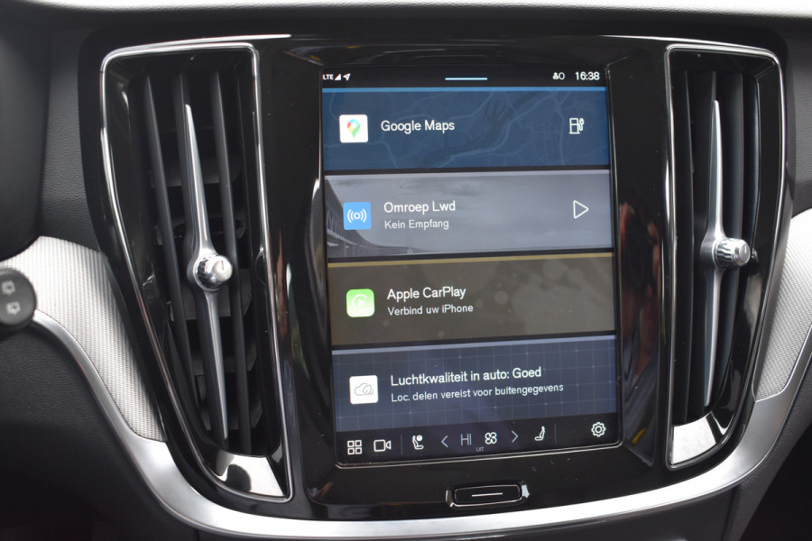 Volvo V60 T6 350 PK Plug-in hybrid AWD Plus Dark ACC | Camera | 19 Inch | Leer | Elec Stoel | Apple Car Play \ Google infotainment