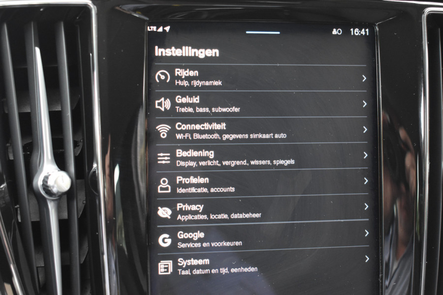 Volvo V60 T6 350 PK Plug-in hybrid AWD Plus Dark ACC | Camera | 19 Inch | Leer | Elec Stoel | Apple Car Play \ Google infotainment