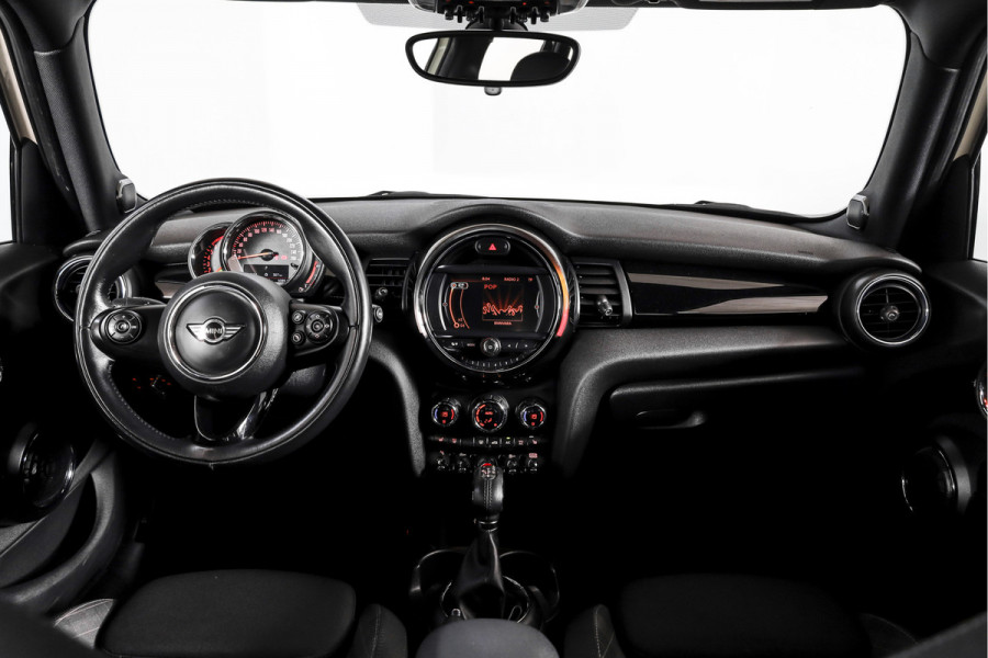 MINI Mini 1.5 Cooper Pepper Serious Business - Automaat | Cruise | Harman/kardon | Stoelverw. | PDC | NAV | ECC | LM 17" |