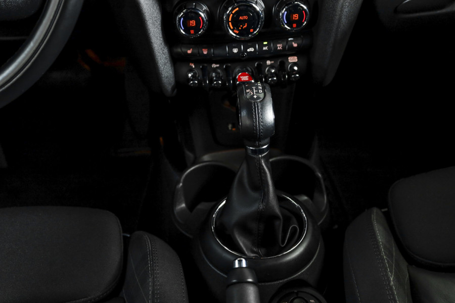 MINI Mini 1.5 Cooper Pepper Serious Business - Automaat | Cruise | Harman/kardon | Stoelverw. | PDC | NAV | ECC | LM 17" |