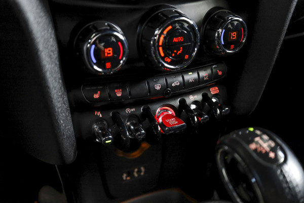 MINI Mini 1.5 Cooper Pepper Serious Business - Automaat | Cruise | Harman/kardon | Stoelverw. | PDC | NAV | ECC | LM 17" |
