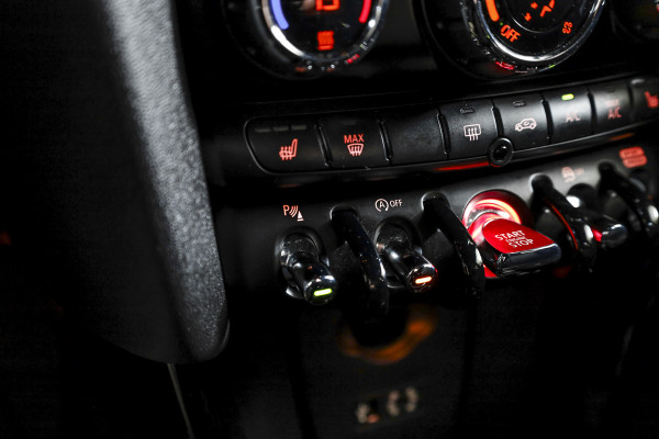 MINI Mini 1.5 Cooper Pepper Serious Business - Automaat | Cruise | Harman/kardon | Stoelverw. | PDC | NAV | ECC | LM 17" |