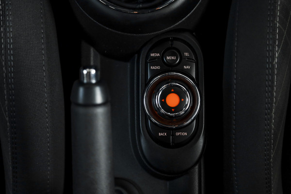 MINI Mini 1.5 Cooper Pepper Serious Business - Automaat | Cruise | Harman/kardon | Stoelverw. | PDC | NAV | ECC | LM 17" |