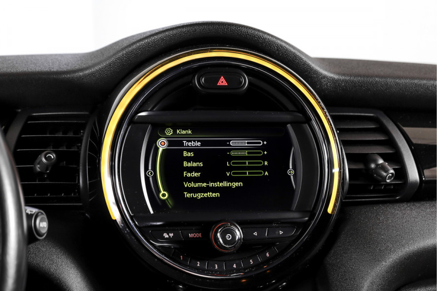 MINI Mini 1.5 Cooper Pepper Serious Business - Automaat | Cruise | Harman/kardon | Stoelverw. | PDC | NAV | ECC | LM 17" |