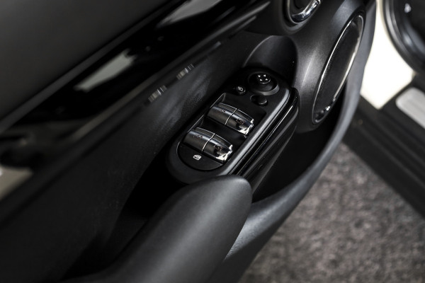 MINI Mini 1.5 Cooper Pepper Serious Business - Automaat | Cruise | Harman/kardon | Stoelverw. | PDC | NAV | ECC | LM 17" |