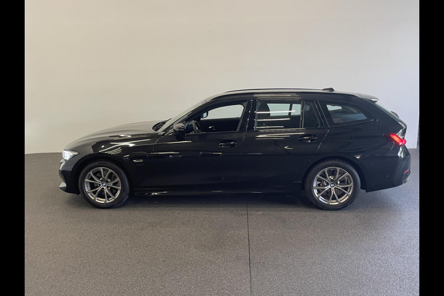 BMW 3 Serie Touring 320e Climate control Adaptive cruise control Parkeersensoren Navigatie LED Apple Carplay/ Android Auto