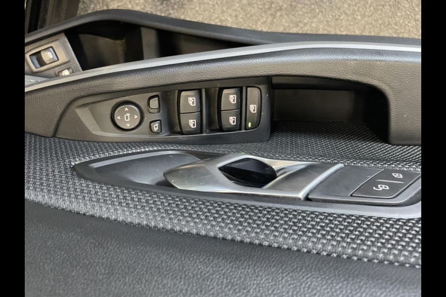 BMW 3 Serie Touring 320e Climate control Adaptive cruise control Parkeersensoren Navigatie LED Apple Carplay/ Android Auto