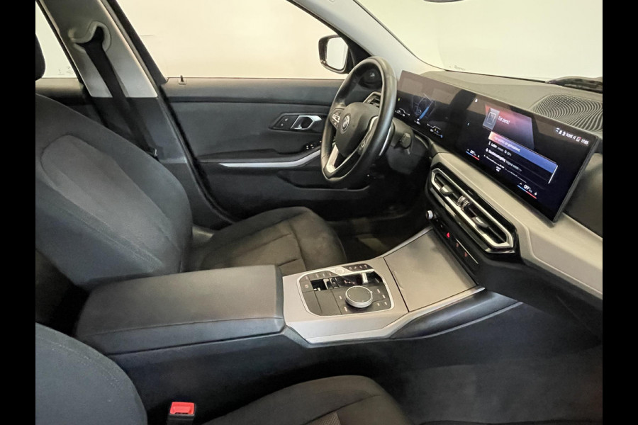 BMW 3 Serie Touring 320e Climate control Adaptive cruise control Parkeersensoren Navigatie LED Apple Carplay/ Android Auto