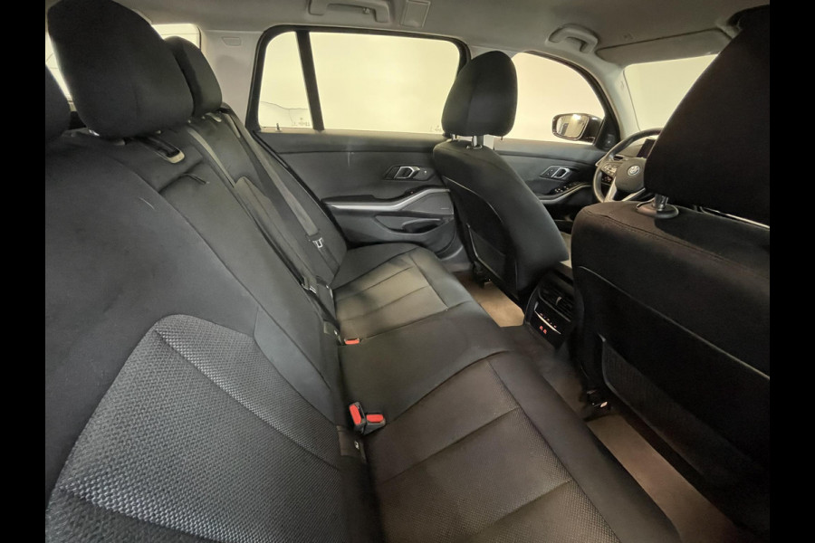 BMW 3 Serie Touring 320e Climate control Adaptive cruise control Parkeersensoren Navigatie LED Apple Carplay/ Android Auto