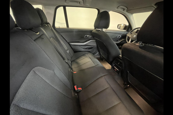 BMW 3 Serie Touring 320e Climate control Adaptive cruise control Parkeersensoren Navigatie LED Apple Carplay/ Android Auto