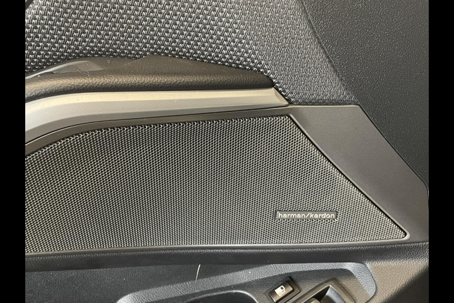 BMW 3 Serie Touring 320e Climate control Adaptive cruise control Parkeersensoren Navigatie LED Apple Carplay/ Android Auto