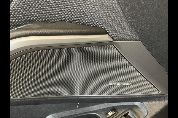 BMW 3 Serie Touring 320e Climate control Adaptive cruise control Parkeersensoren Navigatie LED Apple Carplay/ Android Auto