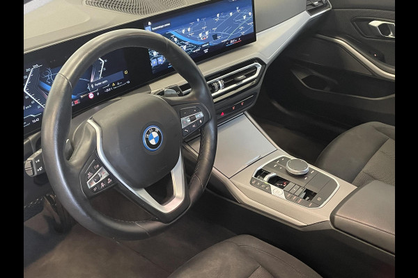 BMW 3 Serie Touring 320e Climate control Adaptive cruise control Parkeersensoren Navigatie LED Apple Carplay/ Android Auto