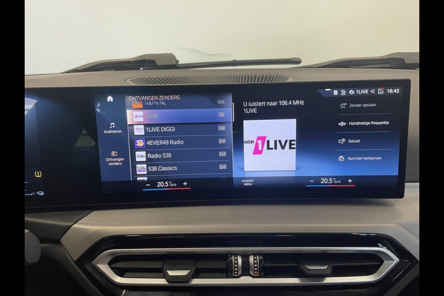 BMW 3 Serie Touring 320e Climate control Adaptive cruise control Parkeersensoren Navigatie LED Apple Carplay/ Android Auto