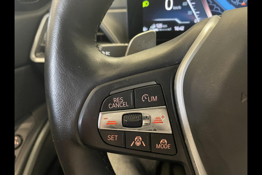 BMW 3 Serie Touring 320e Climate control Adaptive cruise control Parkeersensoren Navigatie LED Apple Carplay/ Android Auto