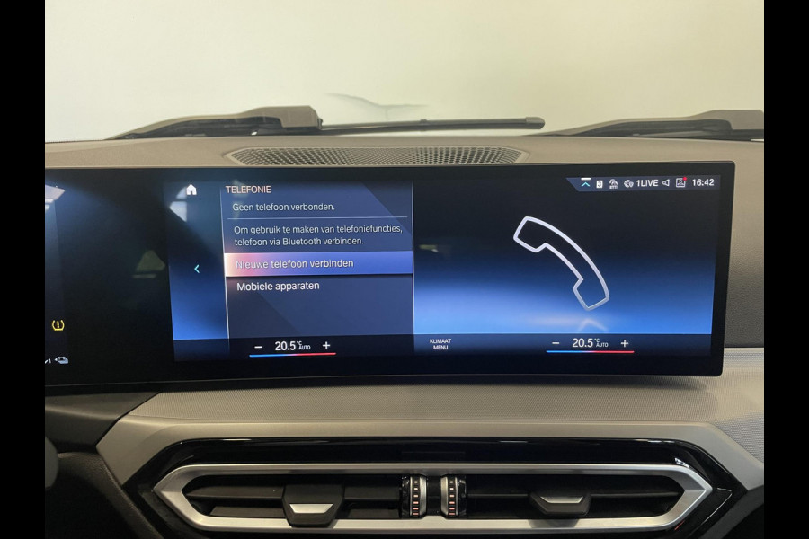 BMW 3 Serie Touring 320e Climate control Adaptive cruise control Parkeersensoren Navigatie LED Apple Carplay/ Android Auto