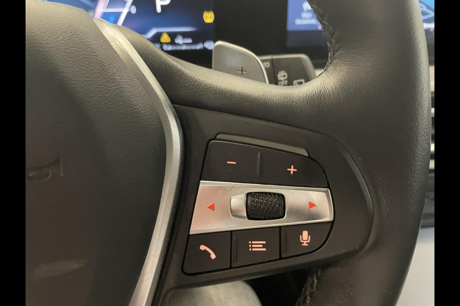 BMW 3 Serie Touring 320e Climate control Adaptive cruise control Parkeersensoren Navigatie LED Apple Carplay/ Android Auto