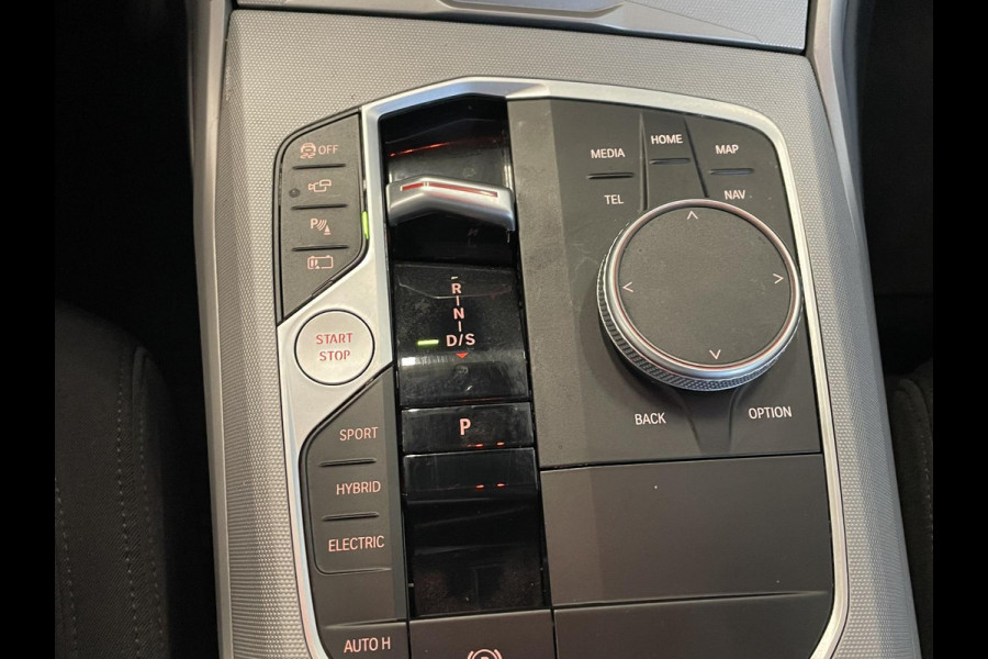 BMW 3 Serie Touring 320e Climate control Adaptive cruise control Parkeersensoren Navigatie LED Apple Carplay/ Android Auto