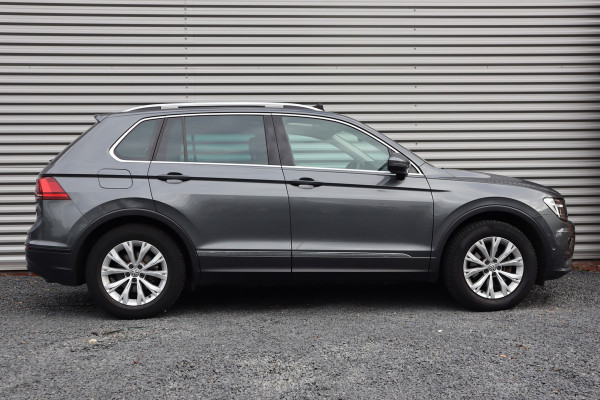 Volkswagen Tiguan 1.5 TSI Pano / Trekhaak / Massage Stoel / LED / Stoelverwarming / Camera /