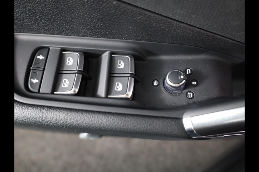 Audi Q2 35 TFSI S Edition 150 pk S-tronic | Verlengde garantie | Navigatie met Touchscreen | Parkeersensoren achter | Adaptieve cruise control | Matrix LED koplampen | S-line |