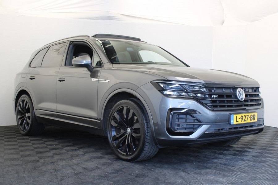 Volkswagen Touareg 3.0 TDI R-Line |Pano|Trekhaak|Achterbank verw.|
