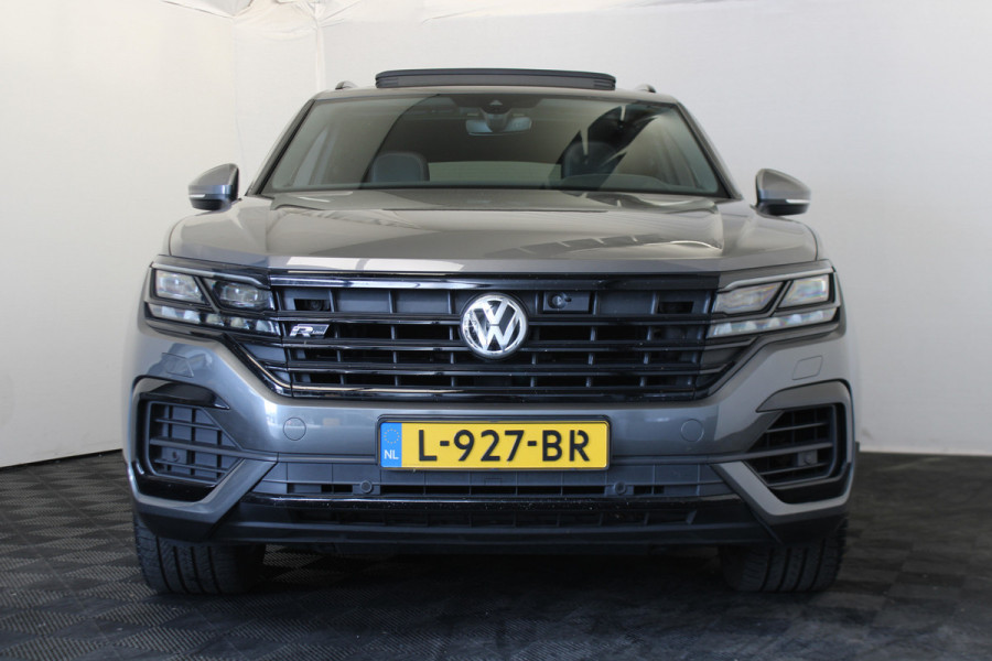 Volkswagen Touareg 3.0 TDI R-Line |Pano|Trekhaak|Achterbank verw.|