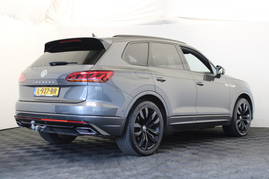 Volkswagen Touareg 3.0 TDI R-Line |Pano|Trekhaak|Achterbank verw.|