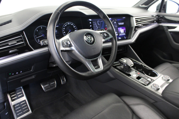 Volkswagen Touareg 3.0 TDI R-Line |Pano|Trekhaak|Achterbank verw.|
