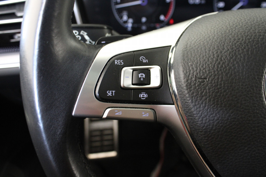 Volkswagen Touareg 3.0 TDI R-Line |Pano|Trekhaak|Achterbank verw.|