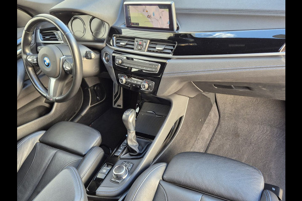 BMW X1 xDrive25e M-SPORT ** LED, NAVI+, LEDER, DRIVING ASS. +, 19-inch LMV, PRIVACY GLAS ** 1e EIG - UNFALLFREI ** ! 2DE PINKSTERDAG GEOPEND VAN 10:00 UUR T/M 17:00 UUR
