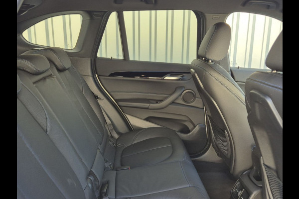 BMW X1 xDrive25e M-SPORT ** LED, NAVI+, LEDER, DRIVING ASS. +, 19-inch LMV, PRIVACY GLAS ** 1e EIG - UNFALLFREI ** ! 2DE PINKSTERDAG GEOPEND VAN 10:00 UUR T/M 17:00 UUR