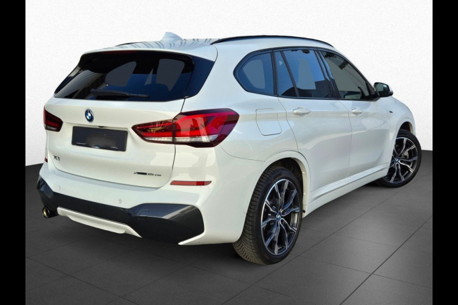 BMW X1 xDrive25e M-SPORT ** LED, NAVI+, LEDER, DRIVING ASS. +, 19-inch LMV, PRIVACY GLAS ** 1e EIG - UNFALLFREI ** ! 2DE PINKSTERDAG GEOPEND VAN 10:00 UUR T/M 17:00 UUR