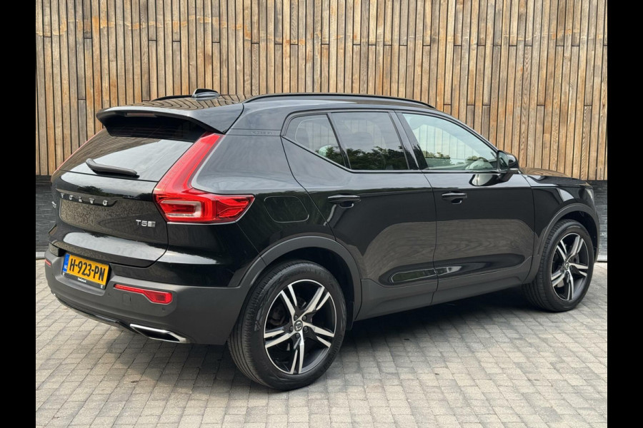 Volvo XC40 1.5 T5 Twin Engine R-Design Automaat | Achteruitrijcamera | LED verlichting | Trekhaak uitklapbaar | Stoelverwarming | Climate c