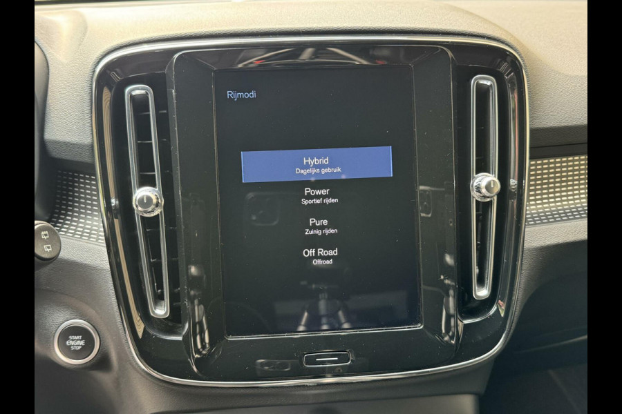 Volvo XC40 1.5 T5 Twin Engine R-Design Automaat | Achteruitrijcamera | LED verlichting | Trekhaak uitklapbaar | Stoelverwarming | Climate c