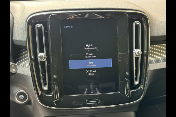 Volvo XC40 1.5 T5 Twin Engine R-Design Automaat | Achteruitrijcamera | LED verlichting | Trekhaak uitklapbaar | Stoelverwarming | Climate c