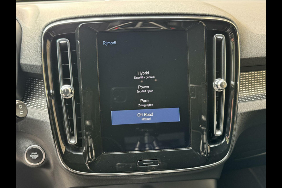 Volvo XC40 1.5 T5 Twin Engine R-Design Automaat | Achteruitrijcamera | LED verlichting | Trekhaak uitklapbaar | Stoelverwarming | Climate c