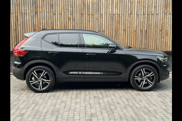 Volvo XC40 1.5 T5 Twin Engine R-Design Automaat | Achteruitrijcamera | LED verlichting | Trekhaak uitklapbaar | Stoelverwarming | Climate c