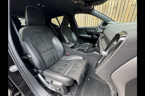 Volvo XC40 1.5 T5 Twin Engine R-Design Automaat | Achteruitrijcamera | LED verlichting | Trekhaak uitklapbaar | Stoelverwarming | Climate c