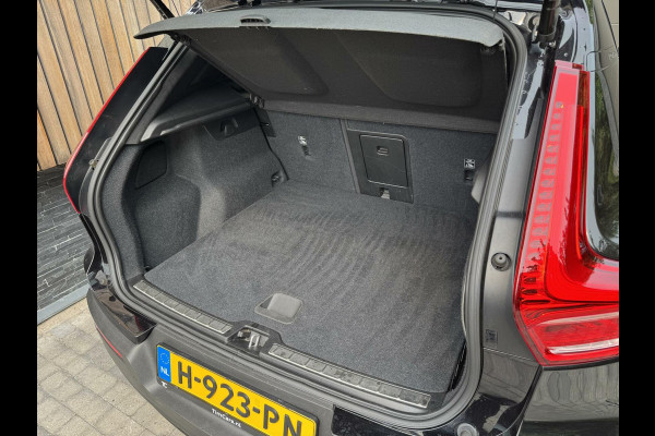 Volvo XC40 1.5 T5 Twin Engine R-Design Automaat | Achteruitrijcamera | LED verlichting | Trekhaak uitklapbaar | Stoelverwarming | Climate c