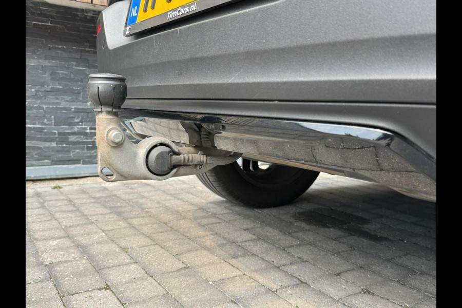 Volvo XC40 1.5 T5 Twin Engine R-Design Automaat | Achteruitrijcamera | LED verlichting | Trekhaak uitklapbaar | Stoelverwarming | Climate c