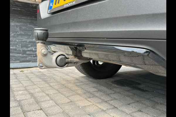 Volvo XC40 1.5 T5 Twin Engine R-Design Automaat | Achteruitrijcamera | LED verlichting | Trekhaak uitklapbaar | Stoelverwarming | Climate c