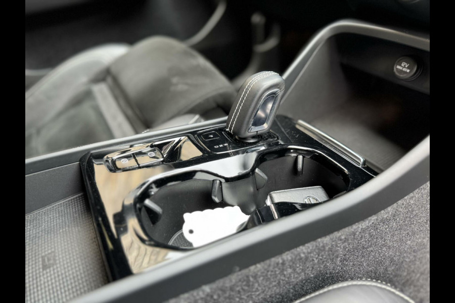 Volvo XC40 1.5 T5 Twin Engine R-Design Automaat | Achteruitrijcamera | LED verlichting | Trekhaak uitklapbaar | Stoelverwarming | Climate c