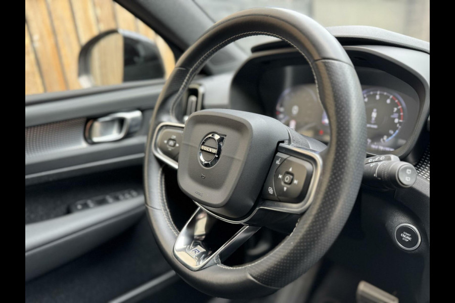 Volvo XC40 1.5 T5 Twin Engine R-Design Automaat | Achteruitrijcamera | LED verlichting | Trekhaak uitklapbaar | Stoelverwarming | Climate c