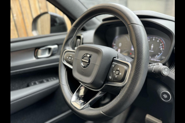 Volvo XC40 1.5 T5 Twin Engine R-Design Automaat | Achteruitrijcamera | LED verlichting | Trekhaak uitklapbaar | Stoelverwarming | Climate c