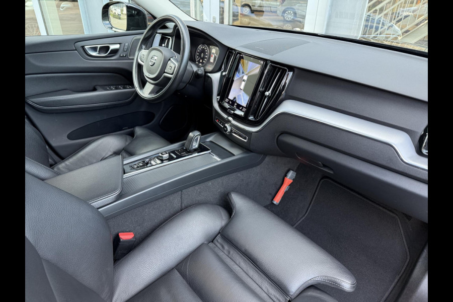 Volvo XC60 2.0 B5 Mom. Exclusive |Pano|Leer|Memory|AutoPilot|HUD|El.Trekhaak|19"R-Design|Harman/Kardon|Carplay