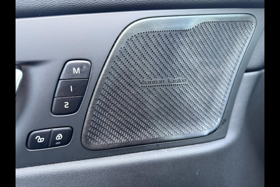 Volvo XC60 2.0 B5 Mom. Exclusive |Pano|Leer|Memory|AutoPilot|HUD|El.Trekhaak|19"R-Design|Harman/Kardon|Carplay