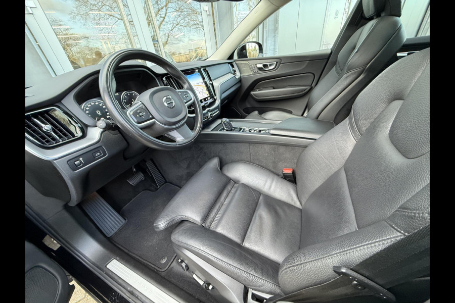 Volvo XC60 2.0 B5 Mom. Exclusive |Pano|Leer|Memory|AutoPilot|HUD|El.Trekhaak|19"R-Design|Harman/Kardon|Carplay