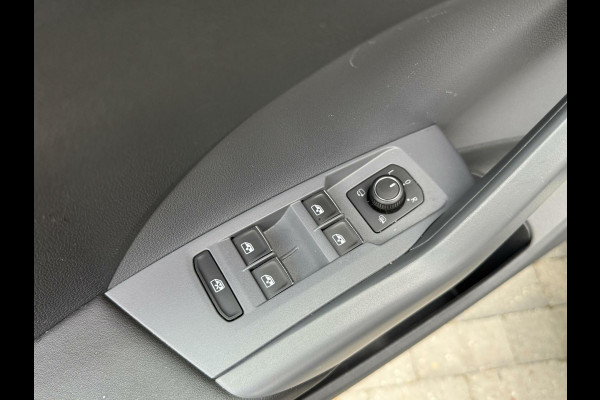Volkswagen T-Cross 1.0 TSI R-line Automaat | LED | Trekhaak | Getint glas | Climate control | Cruise control adaptief | Lane assist | Dode hoek det